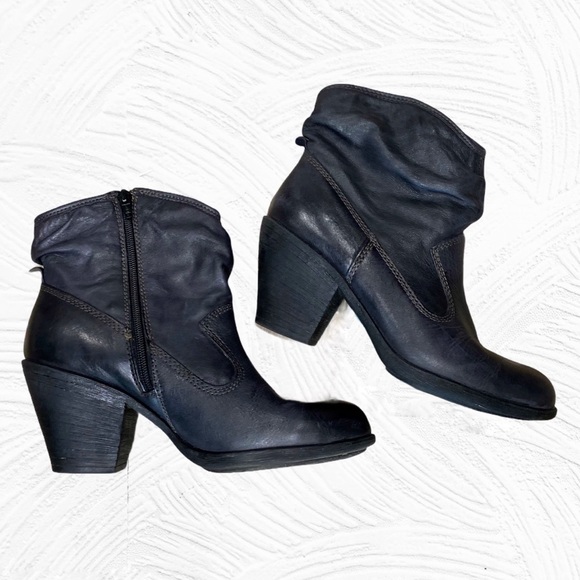 Montana boot co black leather heeled booties - Picture 8 of 8